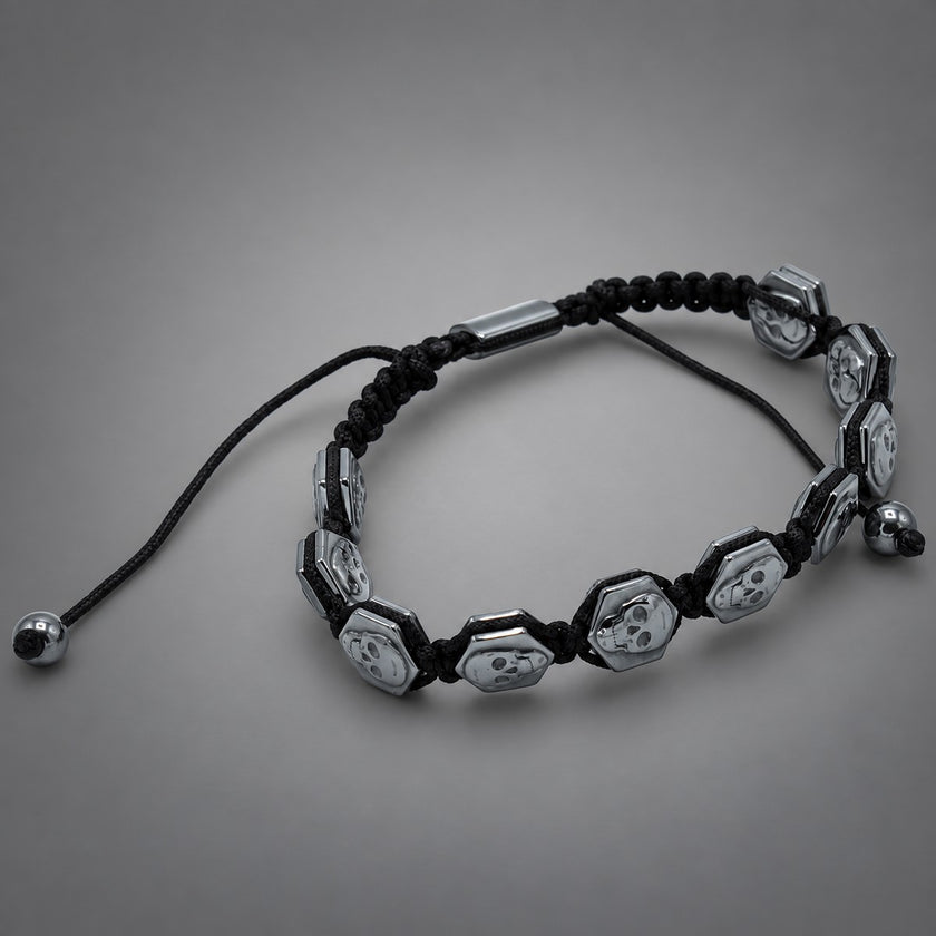 Pulsera de hematita con calaveras
